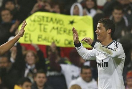 Cristiano Ronaldo apoyado por la afición