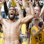 Le expulsan... ¡por celebrar como un loco un gol en la grada!