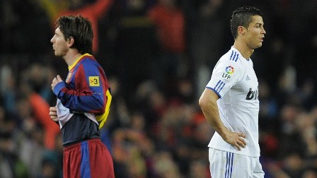 cristiano ronaldo y lionel messi donan sus camisetas del clasico para obra benefica