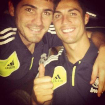 foto de iker casilla junto a cristiano ronaldo