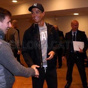 saludo afectuoso entre cristiano ronaldo y messi