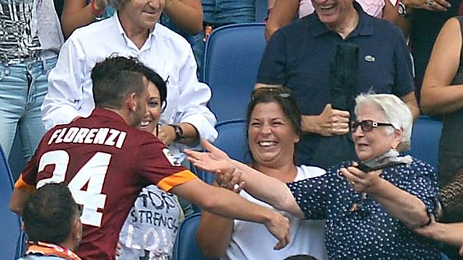 Alessandro Florenzi en la tribuna para festejar con su abuela