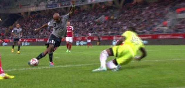 Ayew del Olympique de Marsella marca de rabona el Gol del año