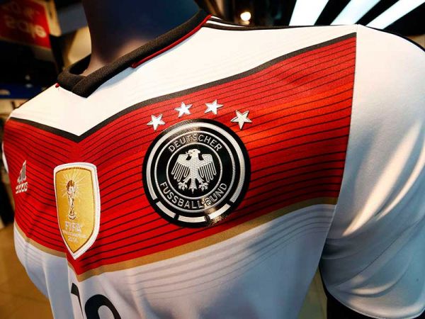 Camisa de Alemania con 4 estrellas del Mundial