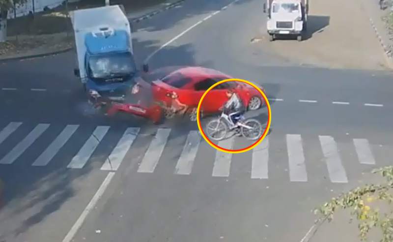 Ciclista sobrevive de milagro en accidente en Rusia