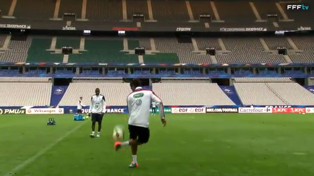 El increíble control de balón de Raphael Varane en entrenamiento de Francia