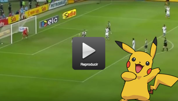 Ronaldinho hizo magia con el pecho ante el equipo de Pikachu