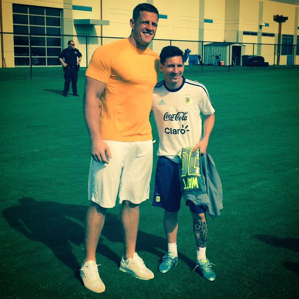 JJ Watt presume foto con Messi en Houston